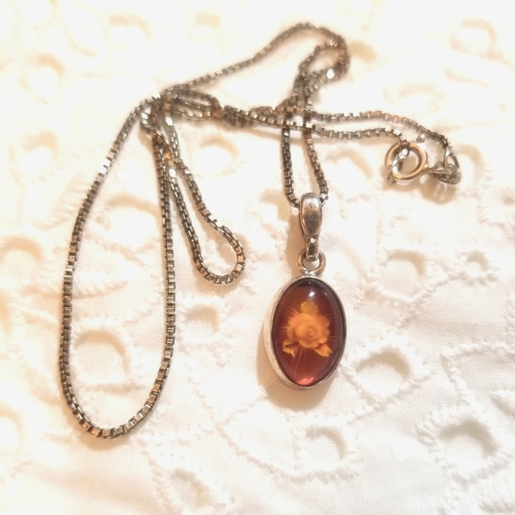 Vintage Valerio Poland hand carved Baltic Amber Flower Cameo w/Sterling boxchain - Picture 2 of 8